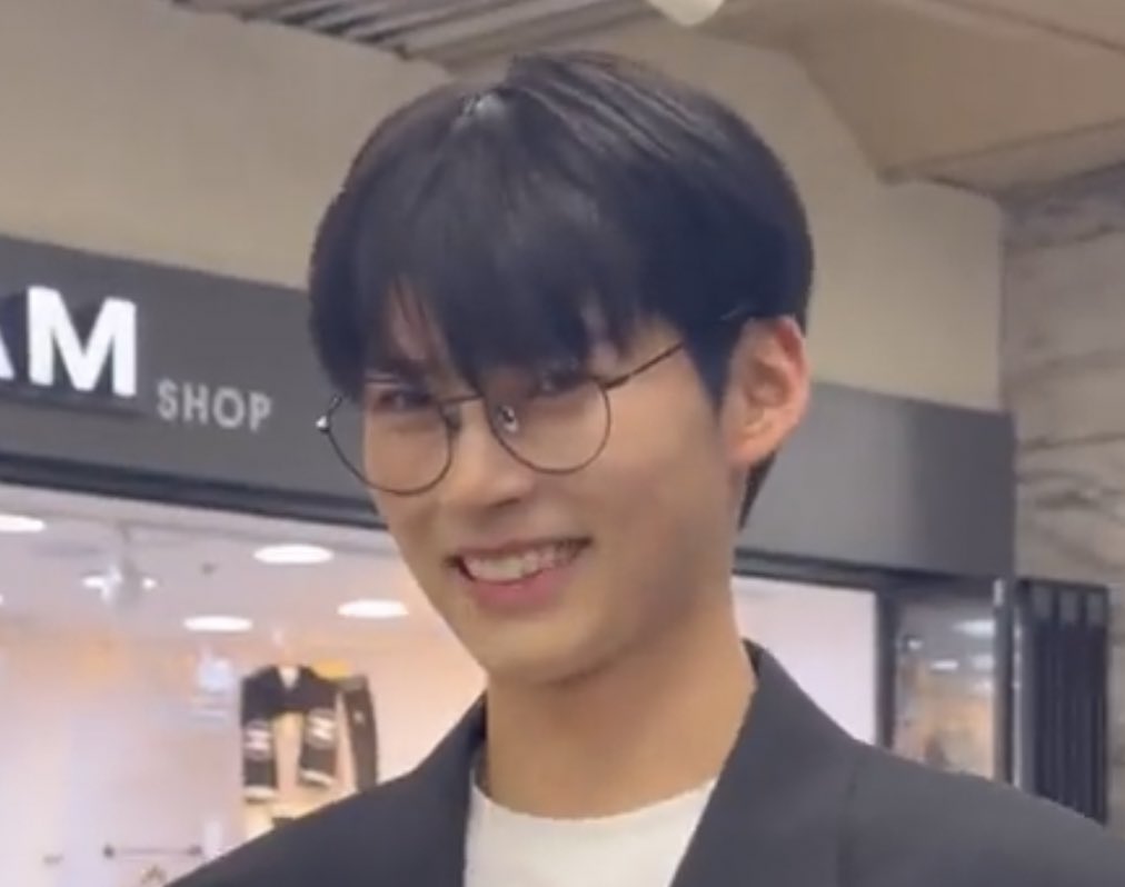 Juns_eyes's tweet photo. "He looks like a dream,
The prettiest boy I've ever seen"
#SUNGHANBIN #boysplanet #BOYSPLANETsupport #mnetboysplanet #nationcenter #성한빈 #보이즈플래닛 https://t.co/l8oYbUMhNB