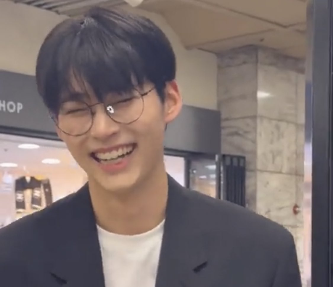 Juns_eyes's tweet photo. "He looks like a dream,
The prettiest boy I've ever seen"
#SUNGHANBIN #boysplanet #BOYSPLANETsupport #mnetboysplanet #nationcenter #성한빈 #보이즈플래닛 https://t.co/l8oYbUMhNB