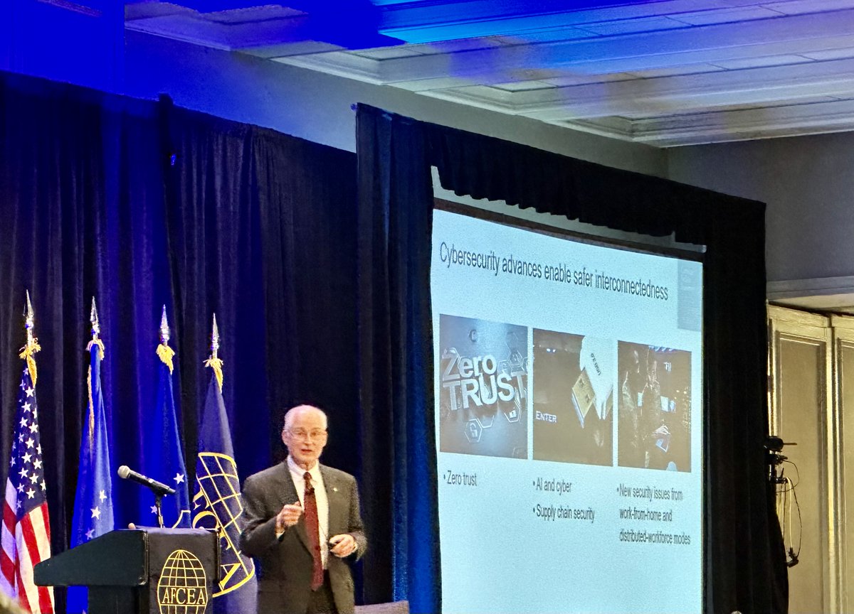 AFCEA_LEXCON's tweet photo. Great talk from Dr. Paul Nielsen, Maj Gen, USAF (Ret.), Director and CEO,  SEI Carnegie Mellon University featuring his A.I helper! https://t.co/nAeUcNcaYz