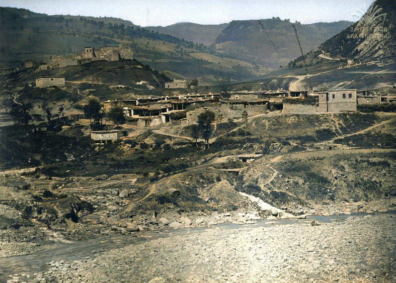 A view of the village of Madjalis. Dagestan, 1903. 

On a hill to the left is the house of the Kaitag ruler. In the foreground is the Jewish quarter of Toben-Aul and the Uglu-Chai River.