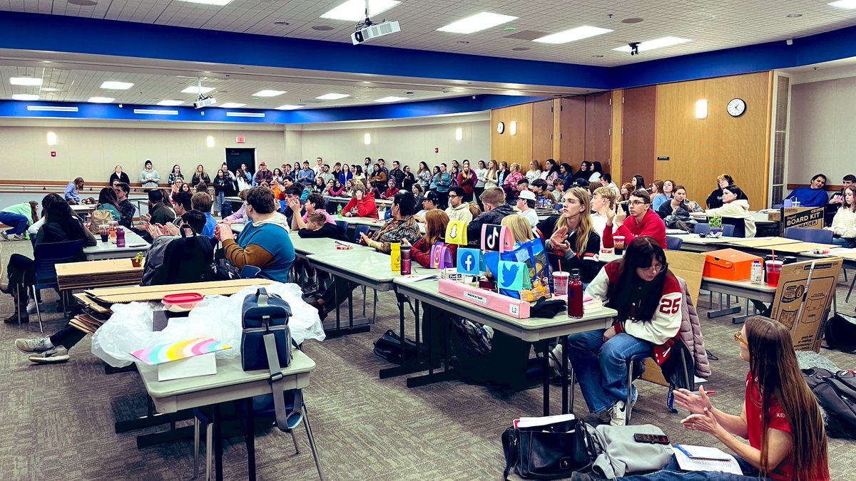 stuartscience's tweet photo. The @sfccmo Science Department had a blast hosting the Kaysinger Science Fair today! #futureroadrunners #sciencefair #thefutureofscience https://t.co/csblMTZpAA