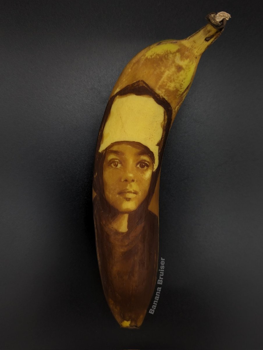 Emahoy Tsegué-Maryam Guèbrou, an Ethiopian nun, composer and pianist, has died at the age of 99.

Her beautiful piano music will live on and soothe souls forever. 

#BananaOfTheDay
#BananaBruiser

The banana is bruised. No ink is used.