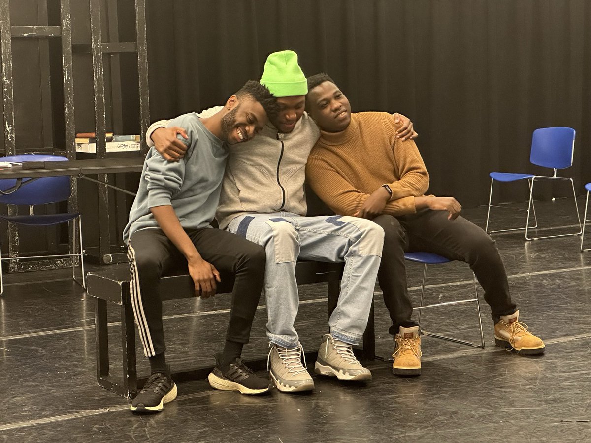 dariuswrites95's tweet photo. “They laugh like they’ve triggered a memory. The boys look at each other. Black joy on handsome black faces.” - Darius M. Buckley (The Bridge, Act II 2023)
.
.
.
#Playwright #BlackPlaywright #ColumbiaUniversity #Theatre #ScienceFiction #BlackPlays #MFA #MFAPlaywright https://t.co/3N0rGUOnsz