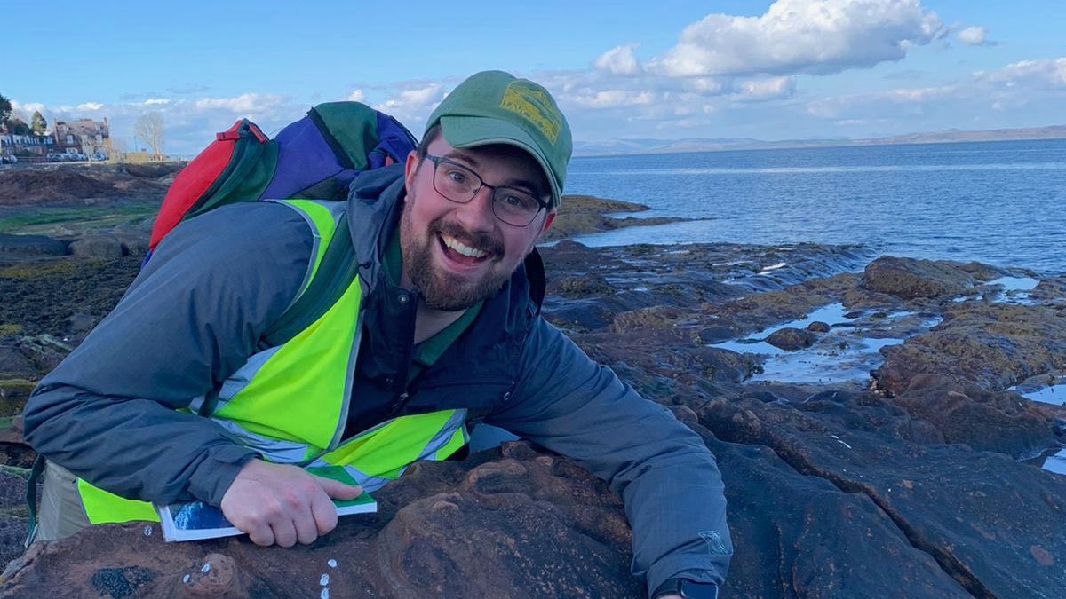 LettersPreSci's tweet image. Head over to our Instagram page (@.prescientist) to meet Dr. Nick Barber, a Postdoctoral Researcher studying lava erupted from volcanoes 🌋 at McGill University in Montreal, Canada 🇨🇦 for today's #TuesdayTakeover!
#Takeover #STEMPenPal #RealLifeScientist #WhatAScientistLooksLike