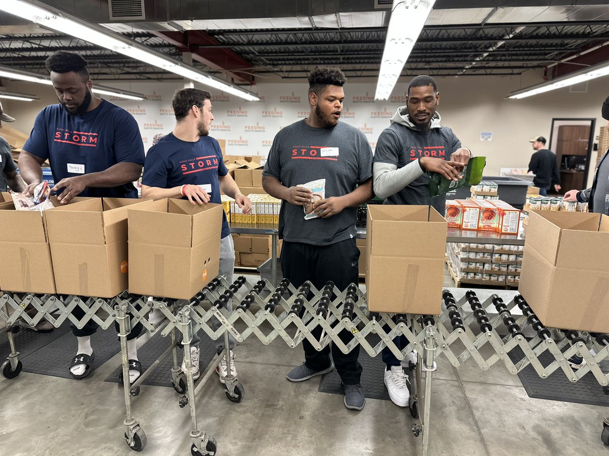 siouxfallsstorm's tweet image. The Sioux Falls Storm spent some time volunteering at @FeedingSD today!

We are proud to be part of the Sioux Falls community and look forward to giving back!

Volunteer. Donate. Get involved. 

#BeSiouxFalls #BeCommunity #BeStorm #Be2023