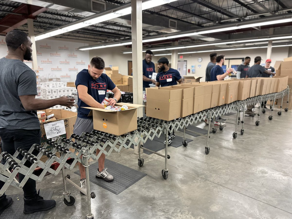siouxfallsstorm's tweet image. The Sioux Falls Storm spent some time volunteering at @FeedingSD today!

We are proud to be part of the Sioux Falls community and look forward to giving back!

Volunteer. Donate. Get involved. 

#BeSiouxFalls #BeCommunity #BeStorm #Be2023