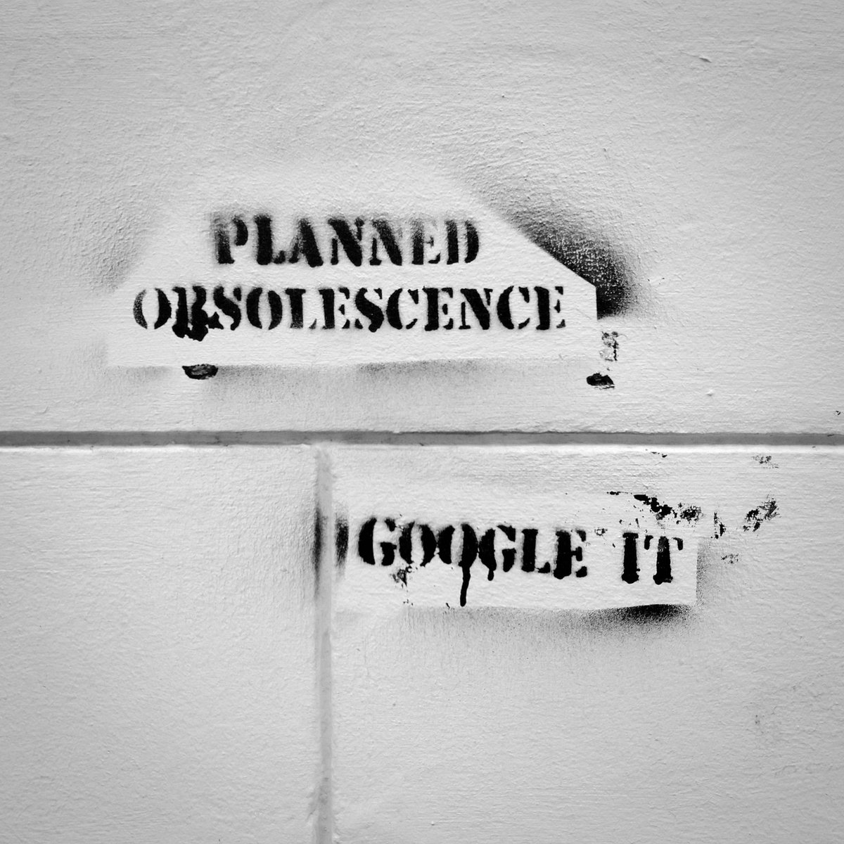 OlyriaRoyBjp's tweet photo. It's a great trick to increase your sales- if you can get away with it. Just make the old one simply not work, or not be as cool as the "latest and greatest". More on planned obsolescence in my latest #PromoJournal for @promocorner: https://t.co/Fy0YpPAhlT https://t.co/yxphAEERb7