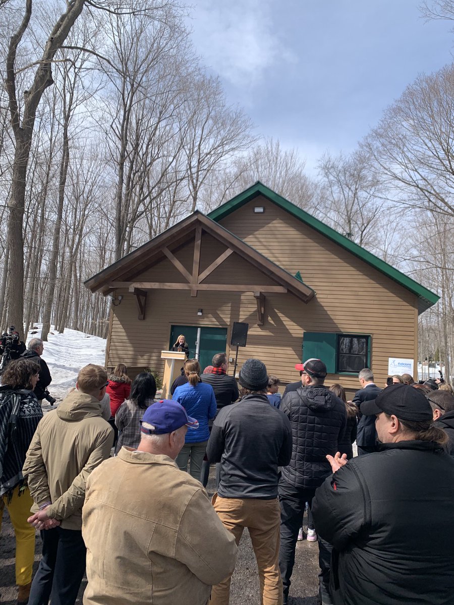 lindagodin's tweet photo. Longue vie à la nouvelle Cabane à sucre de Vanier. Merci Madeleine Meilleur pour l’avoir fait renaître. #museoparc #érable ⁦@MonaFortier⁩ ⁦@_MarkSutcliffe⁩ ⁦@CollegeLaCite⁩ https://t.co/RdK1WwN1VQ