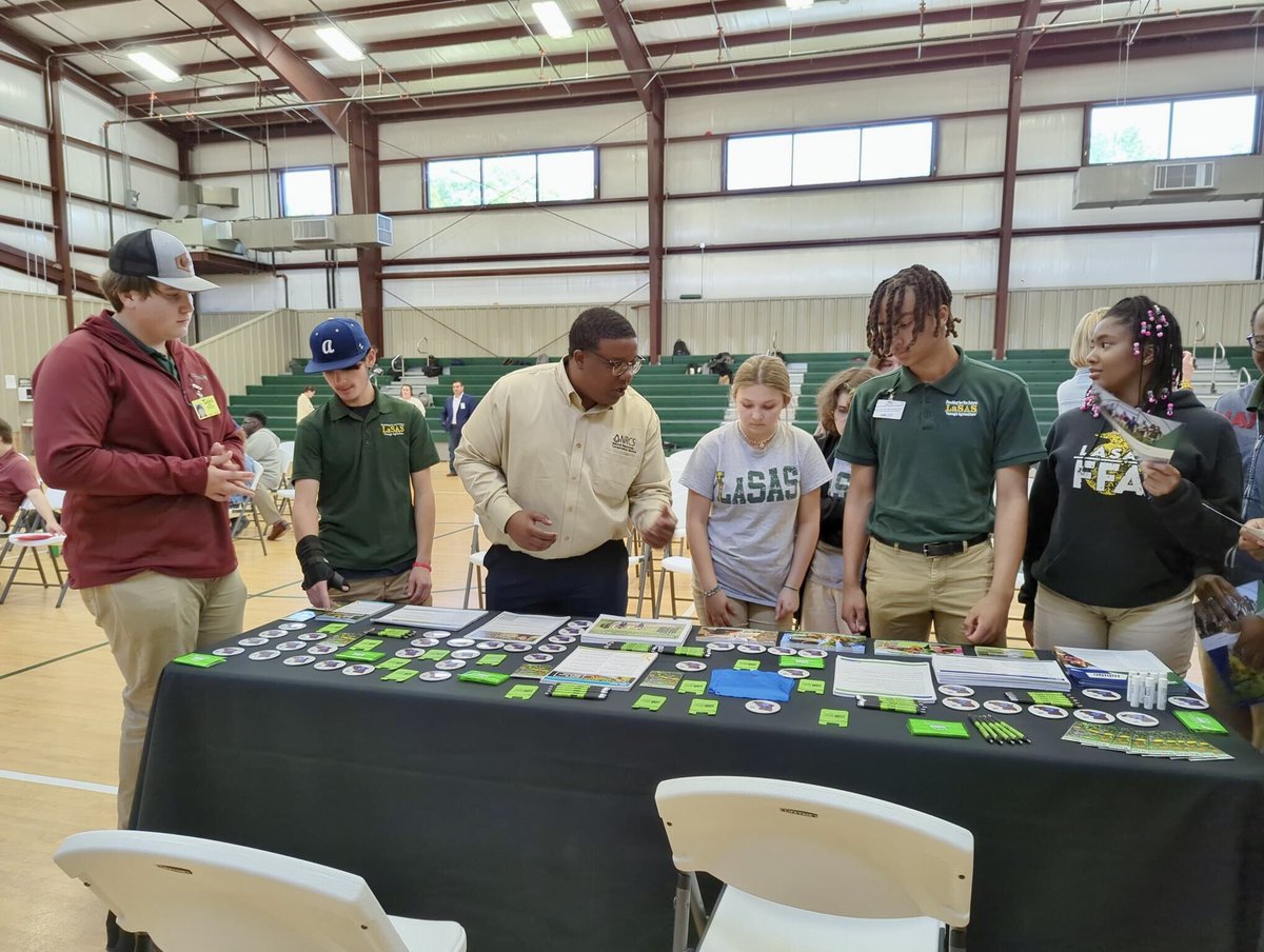 NRCS_Louisiana's tweet photo. Eugene Livingston - Outreach Coordinator, educating future agriculturalists about NRCS programs at The Louisiana School for the Agricultural Sciences (LaSAS) in Bunkie, Louisiana. https://t.co/83HBNcGjKq
