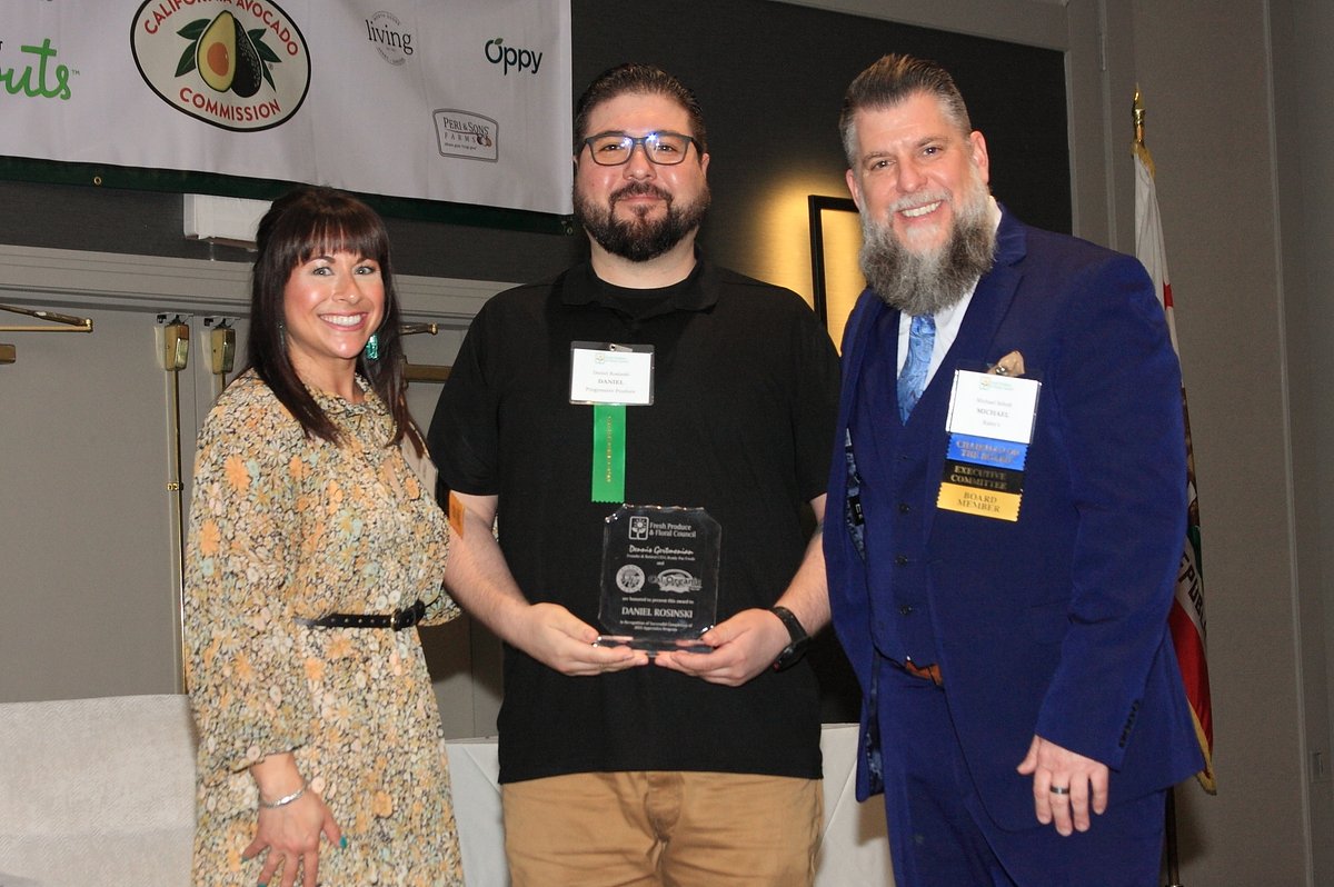 Progproduce's tweet photo. Congratulations to our Warehouse Manager, Daniel Rosinski, on graduating from the @FPFC_org  Apprentice Program!

#progressiveproduce #greatpeople #greatcompany #greatfuture #FPFCApprentices #produceindustry https://t.co/P6pII9ET1G