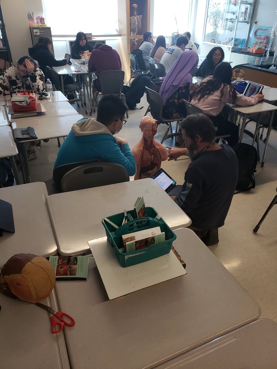 GCHSTHAcademy's tweet photo. One-on-one cranial muscles assessment in Mr. Moll's Human Anatomy &amp; Physiology class! Muscle names, origins/insertions, actions! #1herd #thfamily https://t.co/DkQ3dW42mQ
