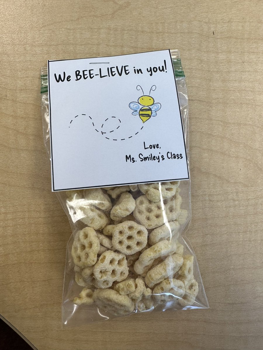 MrsFunston_RV's tweet photo. We sure felt the love today from our kindergarten buddies in Ms. Smiley’s class. Just the final motivation we needed to get us ready for tomorrow! 🎸📝👑 https://t.co/CJlN5emXy6