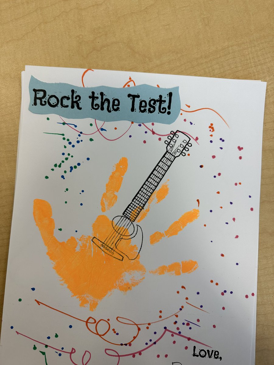 MrsFunston_RV's tweet photo. We sure felt the love today from our kindergarten buddies in Ms. Smiley’s class. Just the final motivation we needed to get us ready for tomorrow! 🎸📝👑 https://t.co/CJlN5emXy6