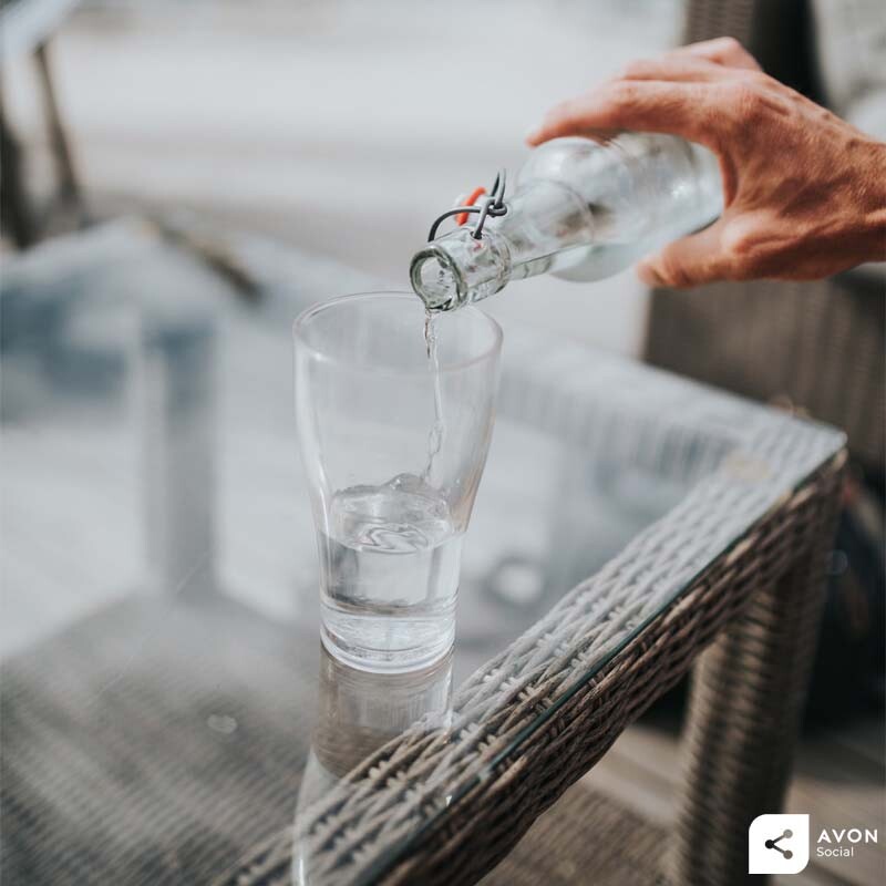 ErenasAvon's tweet photo. 💧 DRINK MORE WATER! 💧
 That's the golden rule you'll hear regarding a healthier lifestyle, skincare or even sorting out your sleep schedule. 
But how much water should you actually be drinking in a day? 👇
-https://t.co/FlNUzuhJpI 
#DrinkMoreWater #Hydration #StayHydrated https://t.co/sGSqDPiFCn