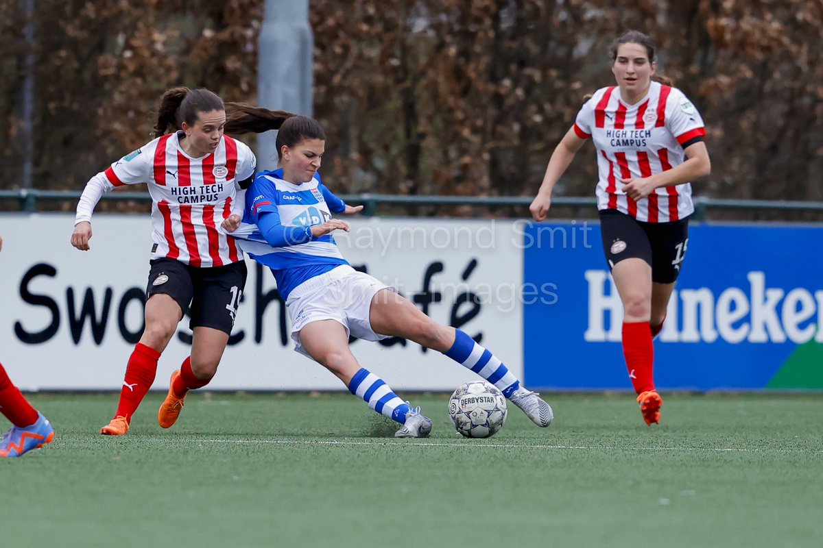 PEC Zwolle vrouwen wint midweeks van PSV vrouwen met 4-0 @VrEredivisie #peczwollevrouwen #psvvrouwen