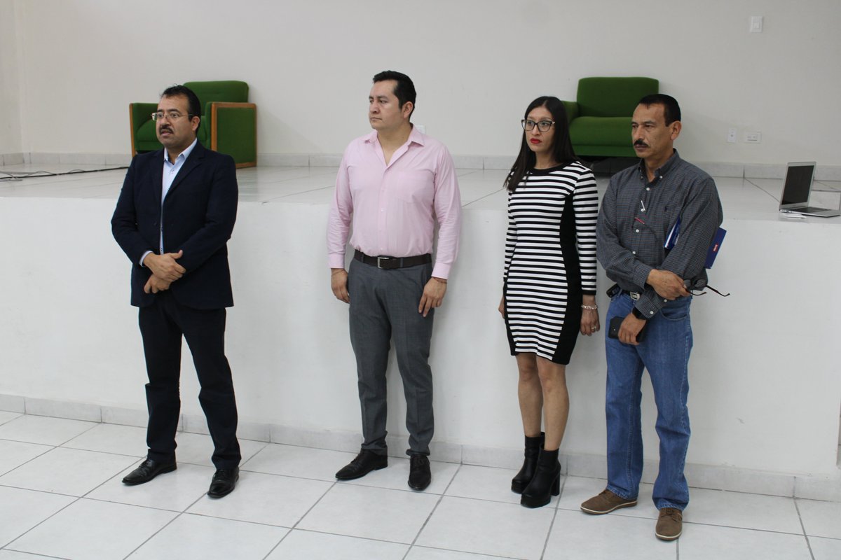 UPFIM_Oficial's tweet photo. El rector de la 𝑼𝒏𝒊𝒗𝒆𝒓𝒔𝒊𝒅𝒂𝒅 𝑷𝒐𝒍𝒊𝒕𝒆́𝒄𝒏𝒊𝒄𝒂 𝒅𝒆 𝑭𝒓𝒂𝒏𝒄𝒊𝒔𝒄𝒐 𝑰. 𝑴𝒂𝒅𝒆𝒓𝒐, el Dr. Leoncio Marañón Priego, dio apertura del 𝑪𝒖𝒓𝒔𝒐 𝑭𝒐𝒓𝒎𝒂𝒄𝒊𝒐́𝒏 𝒅𝒆 𝑨𝒖𝒅𝒊𝒕𝒐𝒓𝒆𝒔 𝑰𝒏𝒕𝒆𝒓𝒏𝒐𝒔, al personal de #UPFIM.

#DisciplinaInnovaciónYProgeso https://t.co/NmXxB27tuB