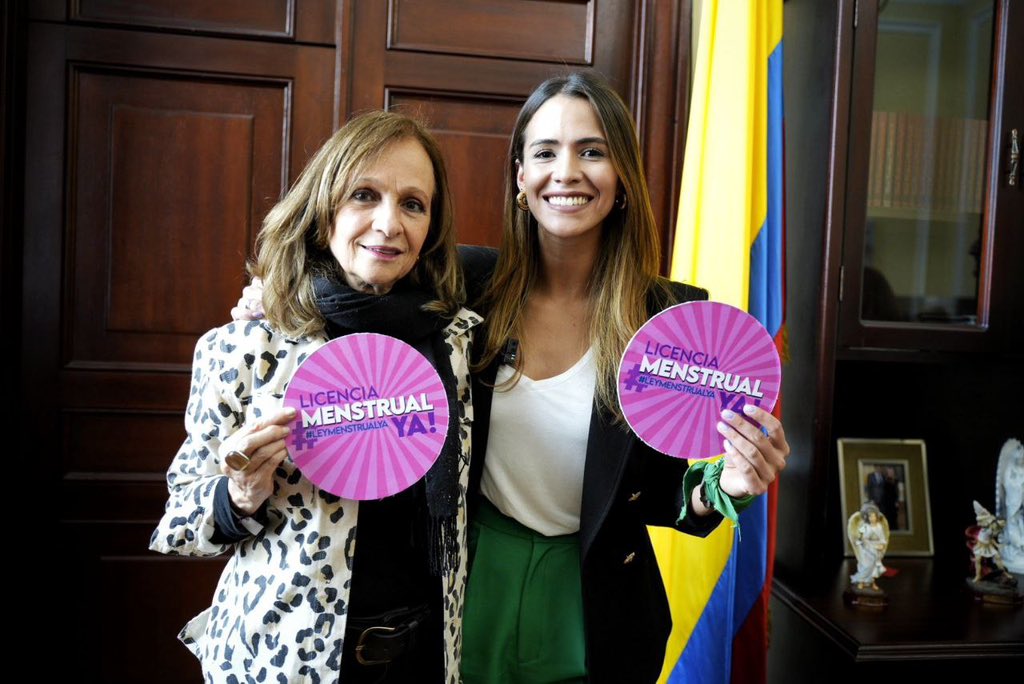 MafeCarrascal's tweet photo. #AEstaHora radicamos en la @CamaraColombia un proyecto de ley que crea la licencia menstrual.

Seguimos trabajando en pro de las mujeres y las personas menstruantes hasta que el trabajo digno deje de ser una bandera y sea una realidad ✊🏾💜 https://t.co/gWgvQc0B0z