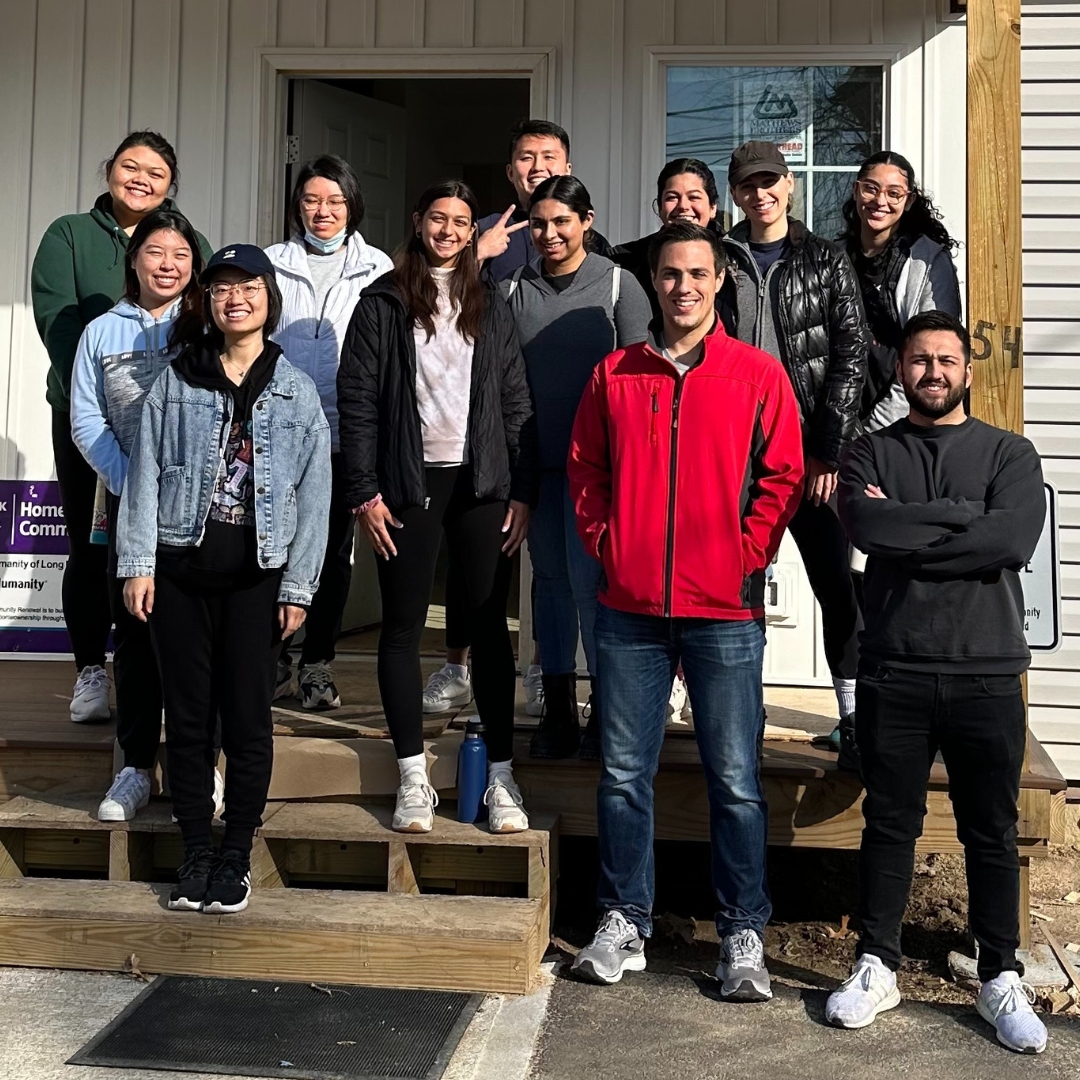 habitatLINY's tweet photo. Thank you to students from the @nyit School of Osteopathic Medicine for #volunteering with us at our #HuntingtonStation property! Volunteers are the lifeblood of our organization. If you're interested in our #StudentBuild program, please contact JessK@HabitatLINY.org https://t.co/ragMFpeyst