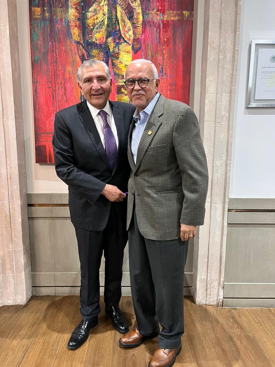 MiguelANavarroQ's tweet photo. Es un gusto y un privilegio reunirme con mi muy estimado amigo, @adan_augusto de @SEGOB_mx para analizar y tomar acuerdos por el bien de nuestro estado.

Con el apoyo de @_lopezobrador y de su equipo, estamos garantizando la gobernabilidad para el desarrollo social de Nayarit. https://t.co/1fLrN5cGOt