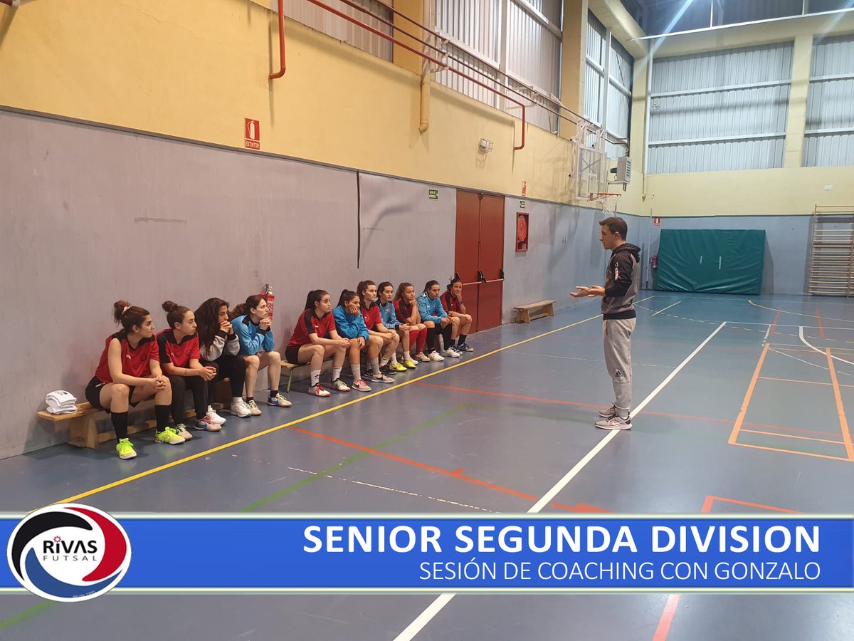 cdrivasfutsalfe's tweet photo. ⚽ Es el momento de apretar y contar con todos los recursos a nuestro alcance. Por suerte podemos contar con Gonzalo que tuvo una sesión con las jugadoras del Senior femenino. Trabajo de equipo con un claro objetivo. ¡¡¡ Vamos leonas!!! todos estamos con vosotras. 💪👏👏🤍🖤🦁 https://t.co/PyXchCdRfP