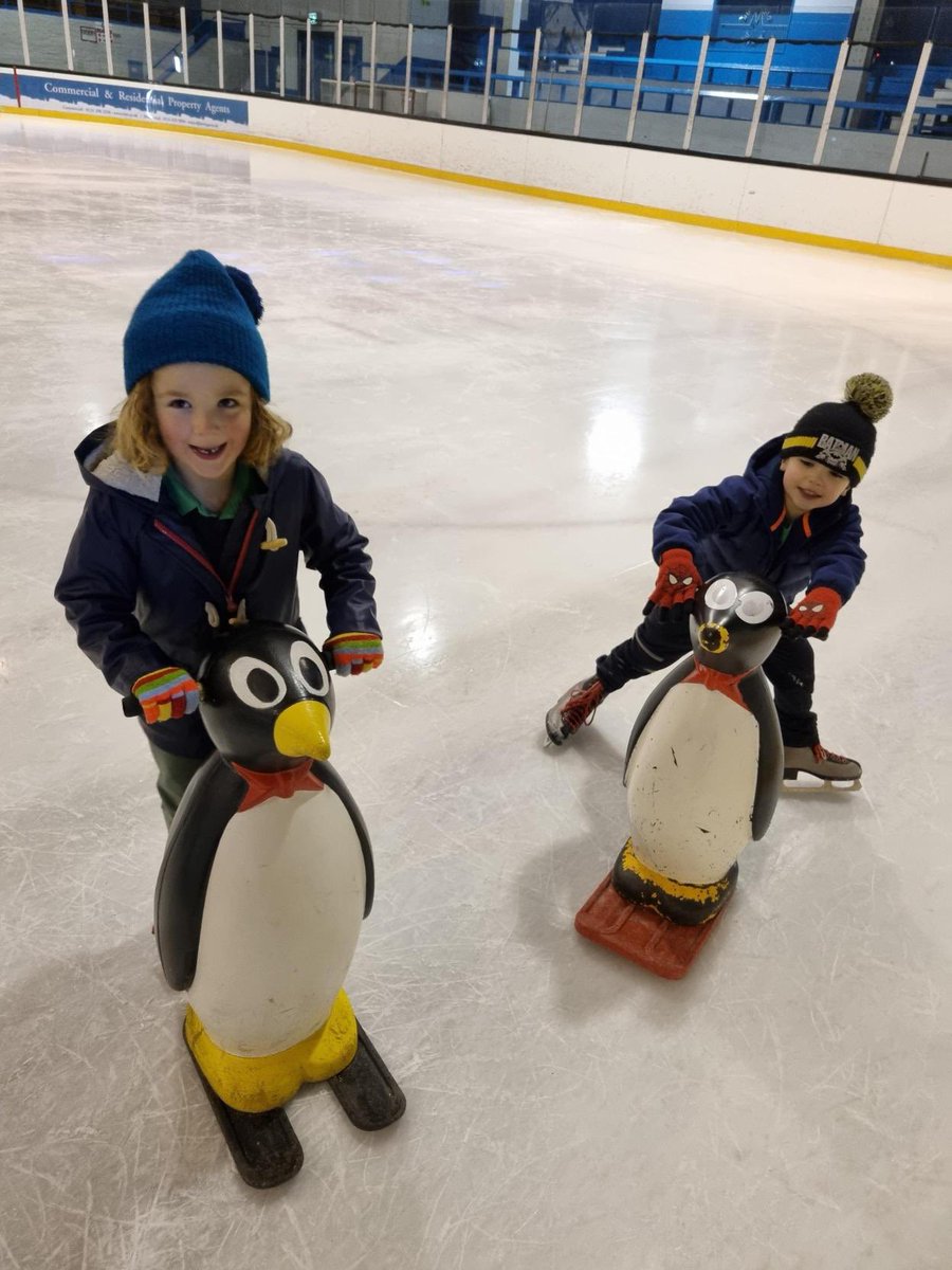 P1 enjoyed a trip to @MurrayfieldRink yesterday. Lots of fun learning news skills! #article29 ⛸️⛸️