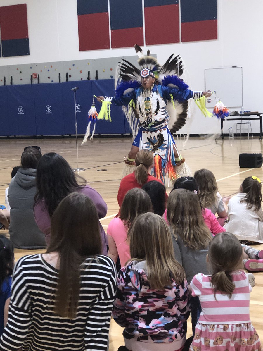 Halversontweets's tweet photo. Halverson students and staff welcomed Larry Yazzie a dancer, actor, musician, and storyteller. He shared styles of Native American Dance. Amazing! @AlbertLeaSchool #Halversonrocks https://t.co/iIkXgJby5w