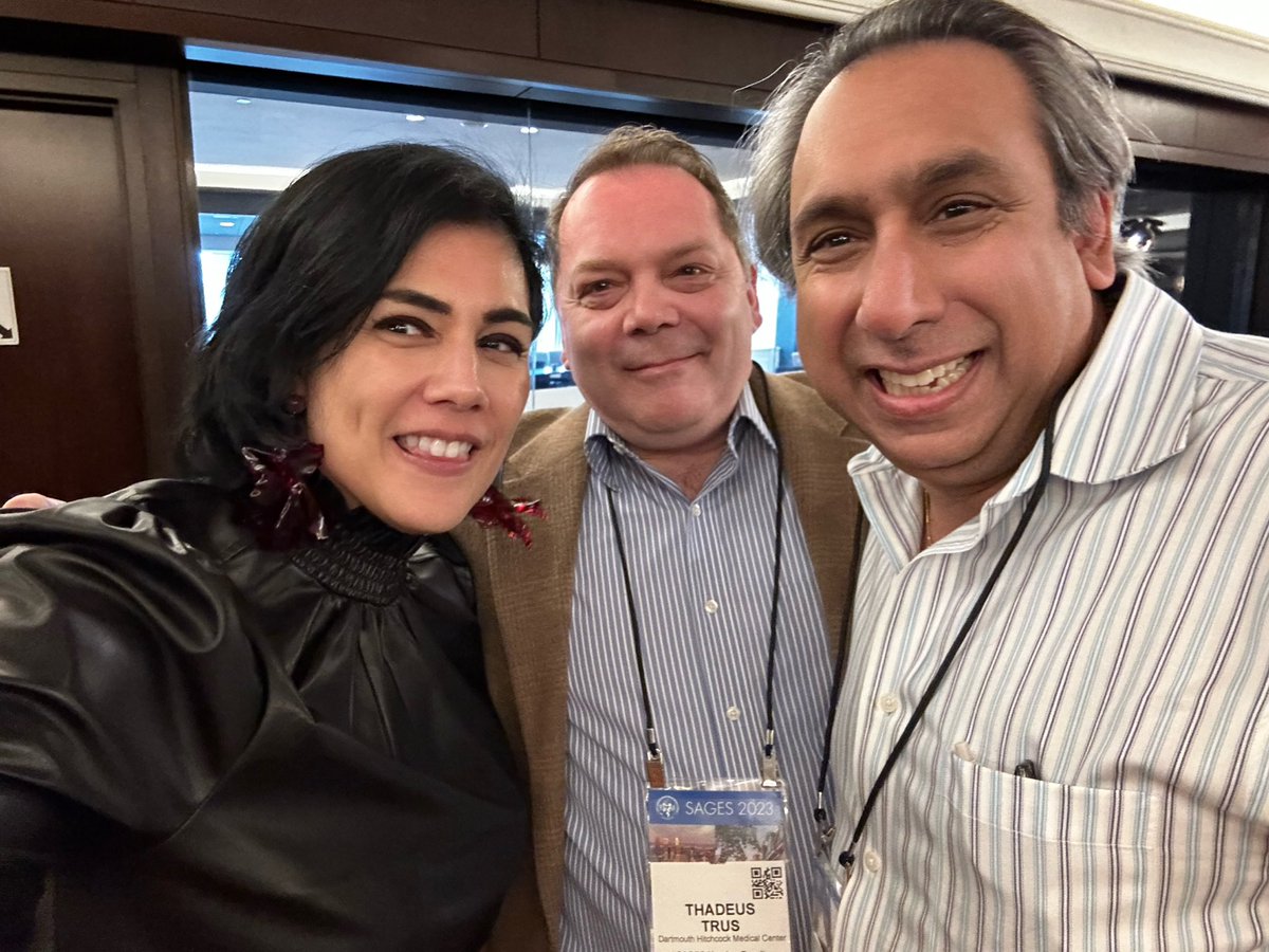 With the  OG #goglobal #telesimulation #telementoring  lead, T. Trus (and his sidekick A. Madan). Is there a Fridas in #montreal 😂