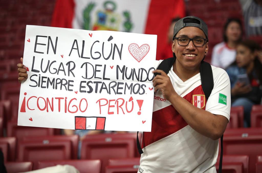 SeleccionPeru's tweet photo. ¡𝗚𝗿𝗮𝗰𝗶𝗮𝘀 𝗽𝗼𝗿 𝗮𝗹𝗲𝗻𝘁𝗮𝗿 𝗮 𝗹𝗮 '𝗕𝗶𝗰𝗼𝗹𝗼𝗿' 𝗲𝗻 𝘁𝗼𝗱𝗮𝘀 𝗽𝗮𝗿𝘁𝗲𝘀! ❤️

#LaBicolorNosUne 
#ArribaPerú 💪🏼 https://t.co/hCYhrTaBPp