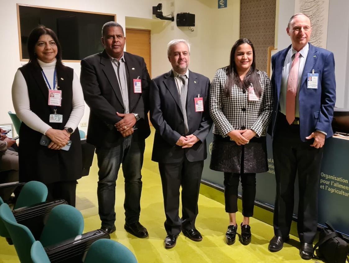 Día 2 #CMF17: 
🇮🇹 Diego Quiroga, presidente del #Cosave y representante de la Región América Latina y el Caribe en el Bureau CIPF lideró GRULAC para generar consenso regional en:
✅ FOC R4T 
✅ Sostenibilidad ePhyto
✅ Representación de América Latina en los órganos de la CIPF