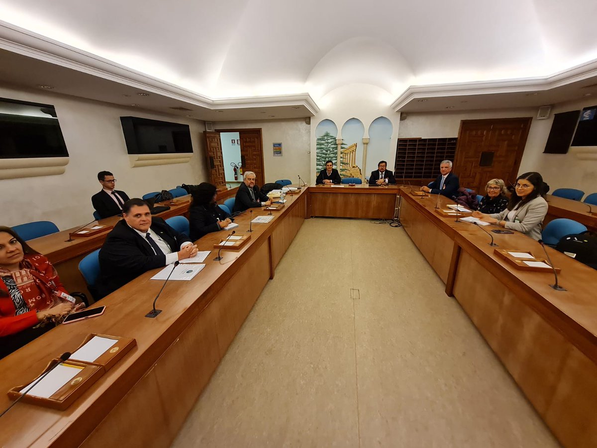 Más tarde, COSAVE y la SAA se reunieron para trabajar sobre estrategias con vistas a avanzar en el acuerdo del Plan Piloto para semilla de maíz experimental 🌽, identificar temas de preocupación mutua  y promover propuestas conjuntas para normas internacionales 🌎