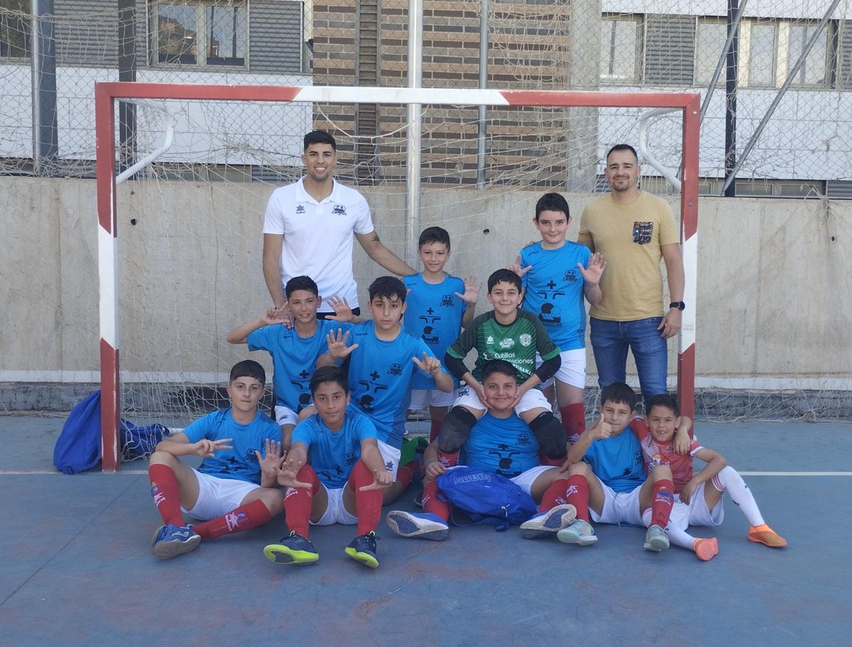 Cdcampos2's tweet photo. Victoria el pasado sábado de nuestro equipo alevin por un resultado de 7 a 2 contra @CDMURCIA_FS. Seguimos disfrutando y aprendiendo del mejor fútbol sala base. @DeportesMurcia @Ayto_Campos @regiondemurcia https://t.co/0YqVsspCfP
