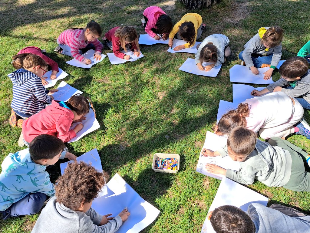 rodriguez_palla's tweet photo. Primer día #VIIISemanaDelArte en infantil @EscuelaIdeo.
#valorarte #arte
"El mundo está lleno de pequeñas alegrías: el arte consiste en saber distinguirlas" (Li Tai-Po) https://t.co/vCB1JoVikD