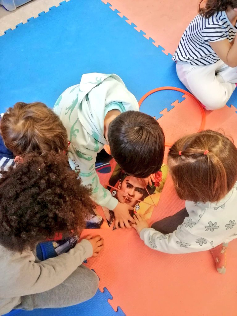 rodriguez_palla's tweet photo. Primer día #VIIISemanaDelArte en infantil @EscuelaIdeo.
#valorarte #arte
"El mundo está lleno de pequeñas alegrías: el arte consiste en saber distinguirlas" (Li Tai-Po) https://t.co/vCB1JoVikD