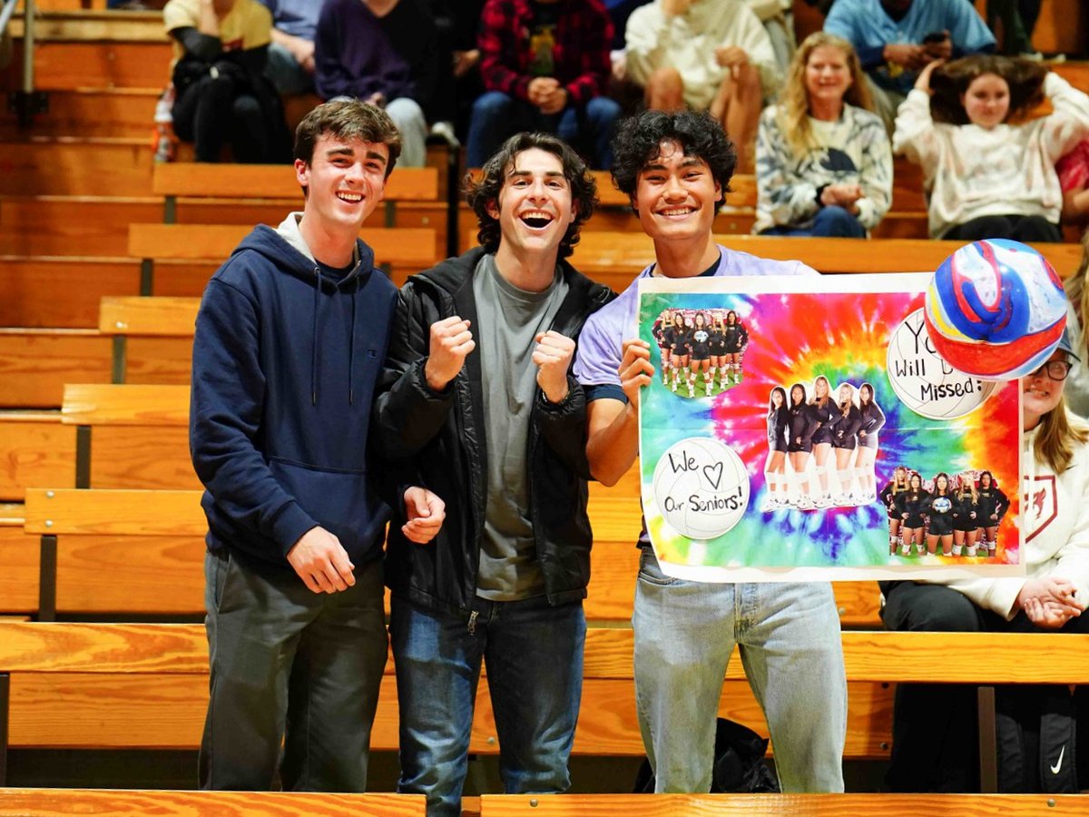 willamette_u's tweet photo. We ❤️ our Bearcat student section. https://t.co/3wisYpbyfm