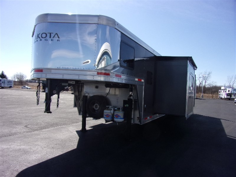 2023 Lakota Lakota Charger 8313 SR  - $89,900.00
spartachevytrailers.com horsetrailerworld.com/home/trailerde…