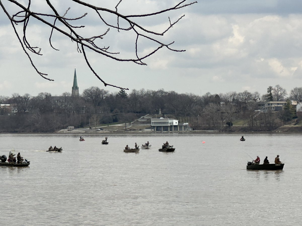 Trailwalker13's tweet photo. #marvelousmarch  After collecting my copy of The Wind in the Willows at the library I decided to walk along the Maumee River and encountered this industrious scene. The walleye are running! Enjoy your day!🌞 https://t.co/tdd2ZlLn0a