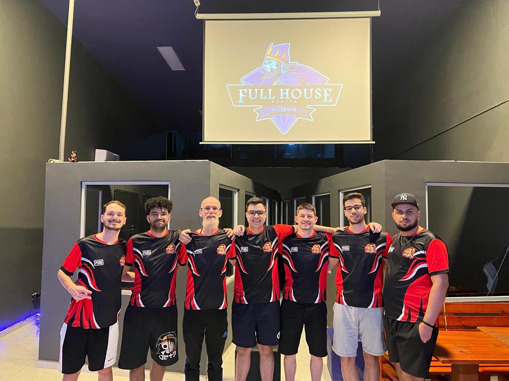 Mais um campeonato encerrado, dessa vez de um jeito diferente, time inteiro em LAN, todos no mesmo foco, conhecer os mlk foi uma experiência muito daora. Infelizmente não conseguimos a nossa vaga pra PGS, mas o foco continua. Obrigado pela torcida de geral. GG