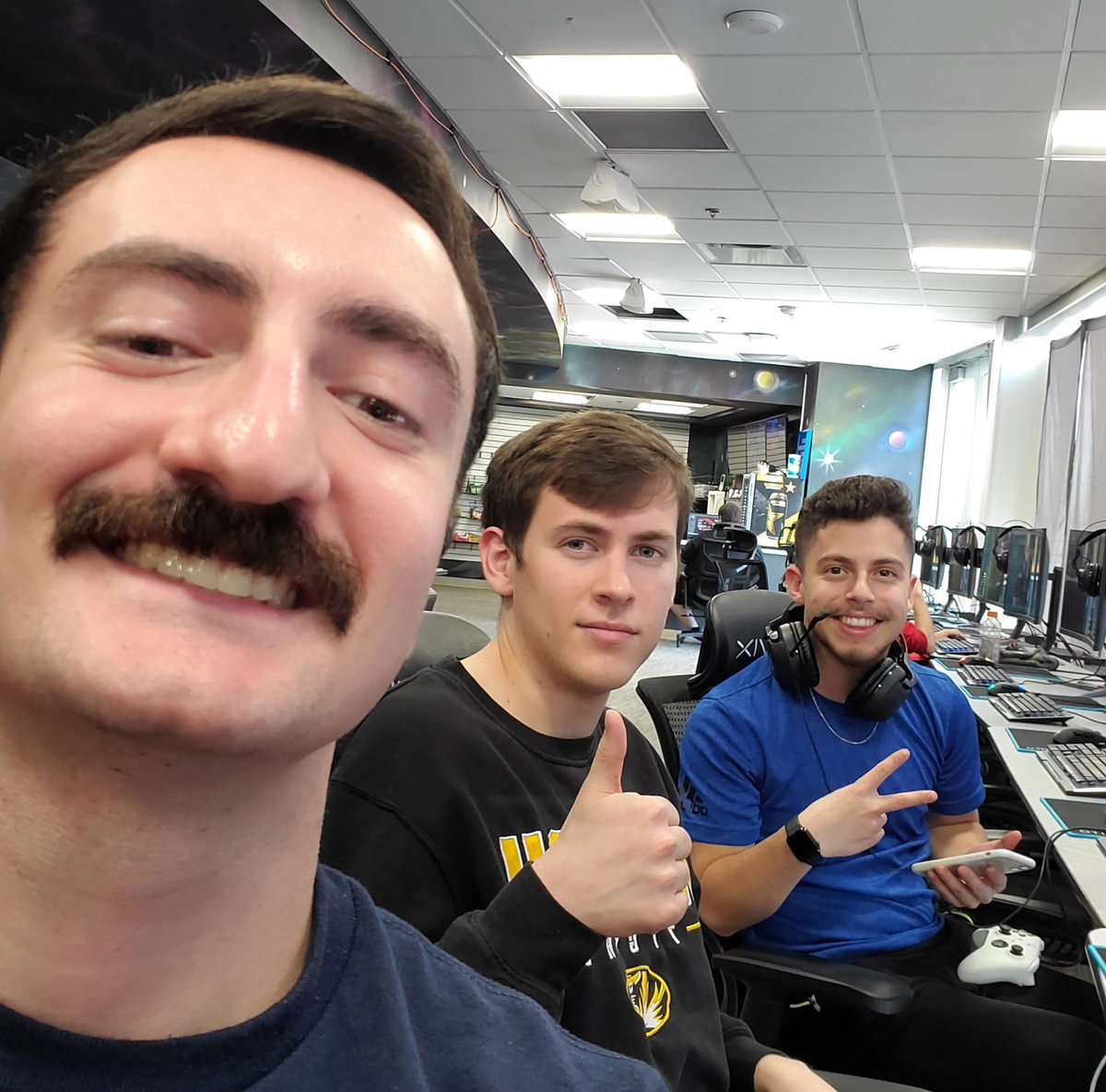 RolaCoasta's tweet photo. We back on the @RocketLeague grind here at @leveluparenagg! 😤

@log__cabin @nathanracz

#OnlyDubs #LevelUpArena https://t.co/NYWi8JBip8