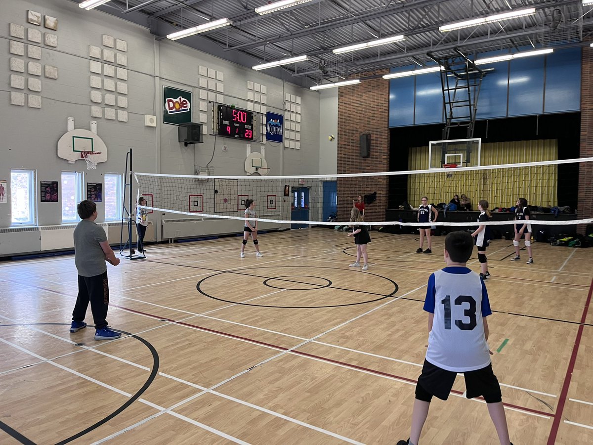 AdonnaHickey's tweet photo. Fun game of #tripleball with the #grade5boys team and the #grade6girls to get ready for our upcoming tournament! @Hazelwood_Elem https://t.co/dbaOiROzDw