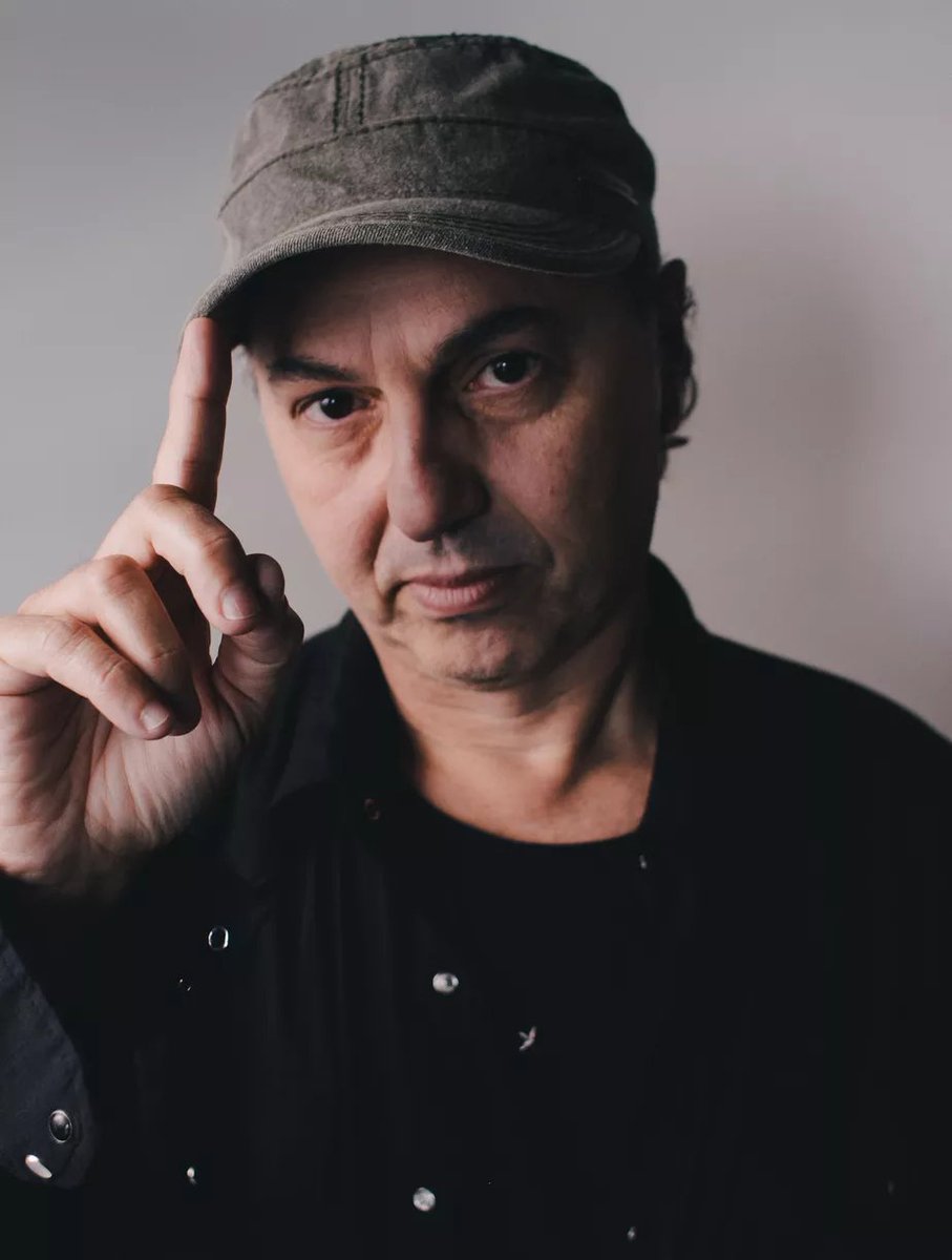 novabrasilfm's tweet photo. Hoje é aniversário do grande @zecabaleiro_of ! Em mais de 25 anos de carreira, Baleiro tem mais de 20 discos lançados. Multifacetado, também escreve literatura e dramaturgia, compõe trilhas para dança, teatro e cinema, além de álbuns voltados para o público infantil https://t.co/2r2nXIgf6z