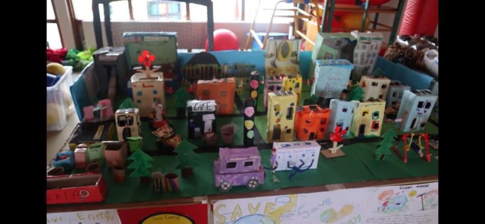 global_bcs's tweet photo. Sustainable Futures. A project between TY and our local primary school Scoil Mhuire. Wonderful ambassadors for our school and inspirational leaders to younger students. Huge thanks to the teachers and students involved. @BlakestownCS @WorldWise_Irl @accsirl @PdstTy https://t.co/HUGUQmgiF4