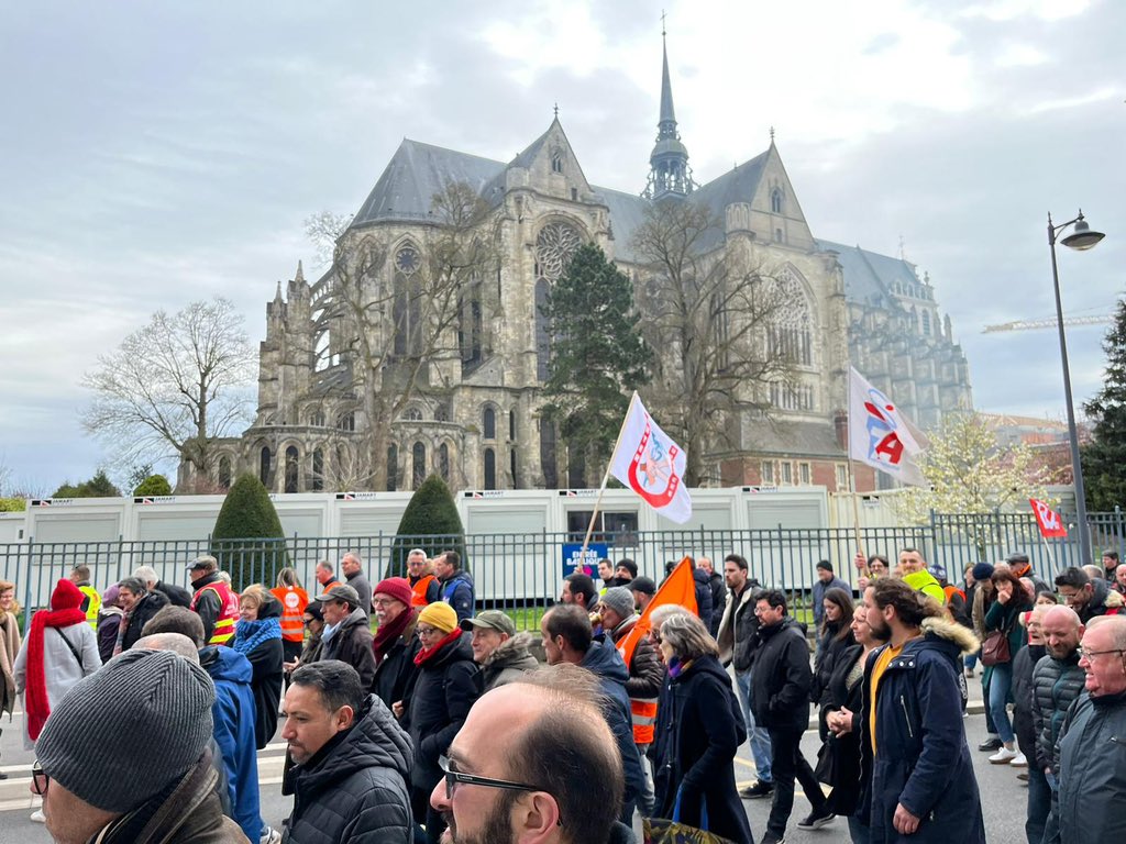 « Une longue vieillesse en bonne santé, demande d’y penser bien des années avant qu’elle n’arrive » Si, gouverner c’est prevoir. Le Collectif Inter Urgences était encore mobilisé à travers le pays contre cette réforme injuste des retraites. #HostoKO