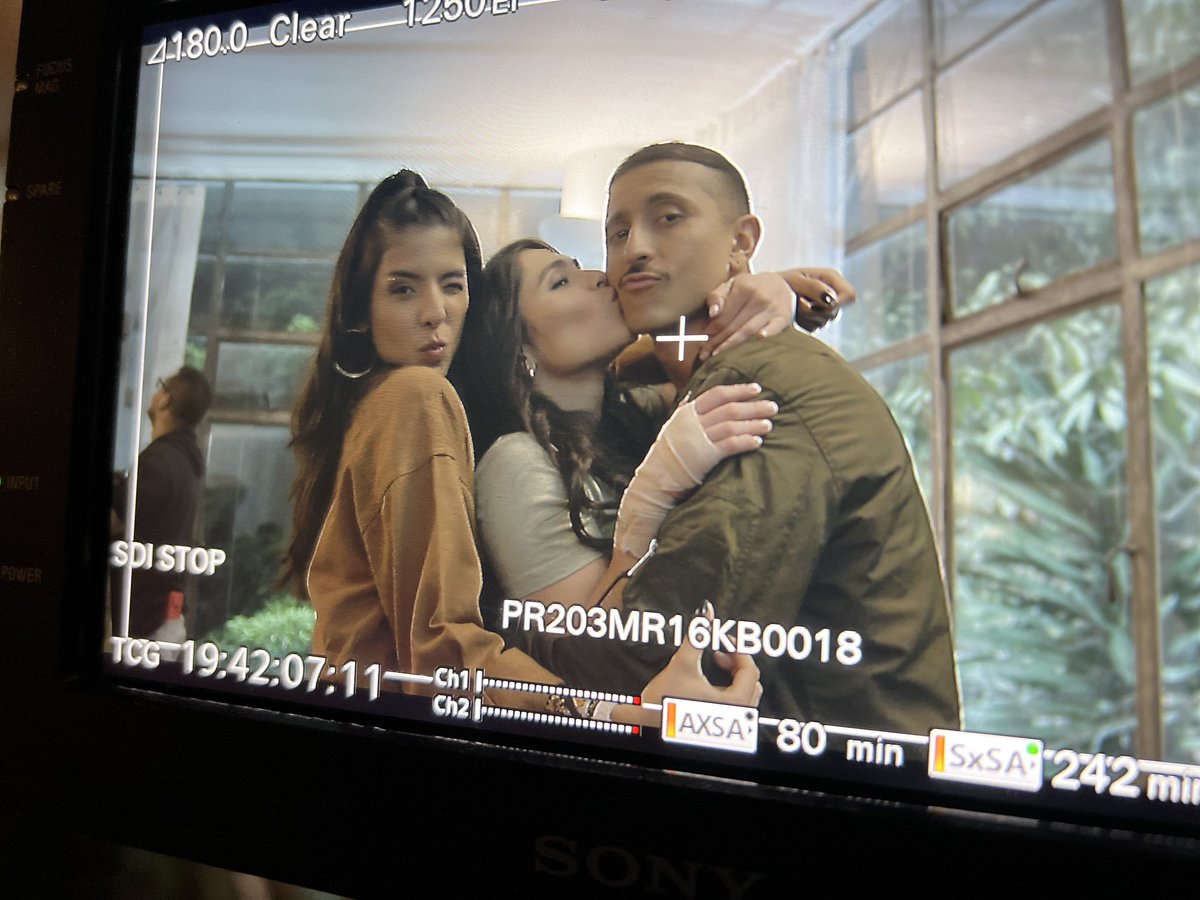 ErikActor's tweet image. En el set con 💜 
#RominaPoderosa
#CaracolTV