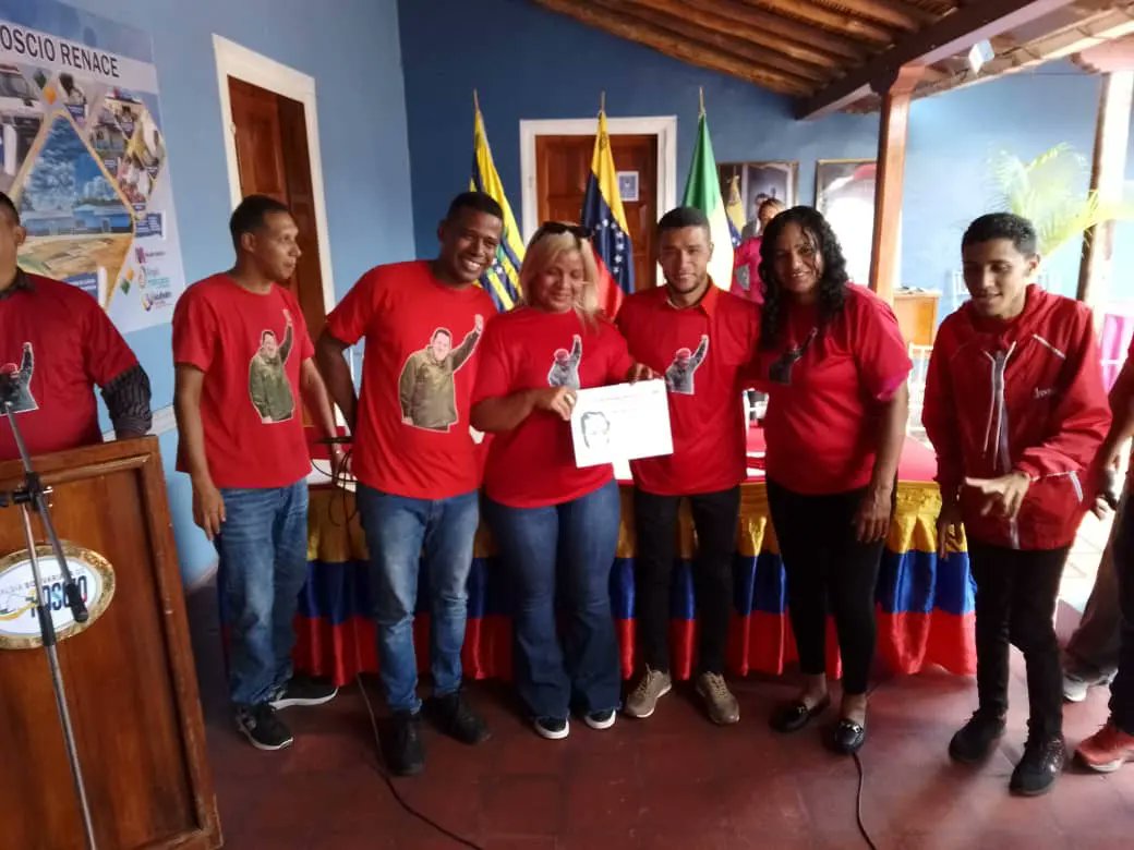 MfuturoMinero's tweet photo. #28Mar Nós encontramos en el municipio Roscio, en el acto de  Graduación de 82 nuevos luchadores sociales de la avanzada 62. #YoSoyFFM #DeFrenteConChávez
@NicolasMaduro @ErikaPSUV
#DuroContraLaCorrupcion https://t.co/IEJS59qfc2