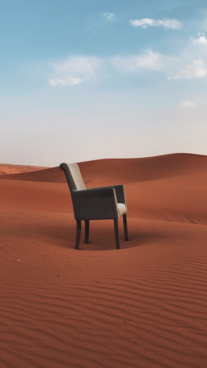 الكرسي اللي بنفس"الطعس"له مجفي
ليلة مريض أو ثمان سنين متعافي
وين أولك ياهشيم القوه بضعفي
كم لي وأنا أمشي بدربك يالحزن حافي
الناربعض الأغاني والحطب حرفي
والناي بحّه حزينه مع نفس دافي
نامت جروحك وهي متوسده كتفي
خفت آتنفس ويصحى دمعي الغافي

#تصويري