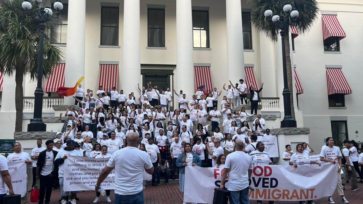 agustinquiles's tweet photo. #LatinoEvangelical churches led by the Florida Fellowship of Hispanic Councils &amp; Evangelical Institutions (FRACEEV), gathered in Tallahassee, Florida, to march against the anti-immigration bill introduced by the legislature. #evangelicosforjustice @RNS @CTmagazine @ChristianPost https://t.co/DYERXpQGCL
