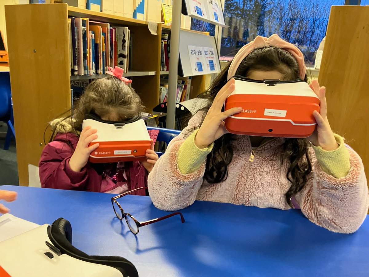 Mearns_Primary's tweet photo. Families learning to programme robots with Mr Pathak and going on a virtual nature walk with Mrs Mossman using VR headsets. #STEAMFamilyFun #RobotMania #VRNatureWalk https://t.co/Mxbr7fPCZ2