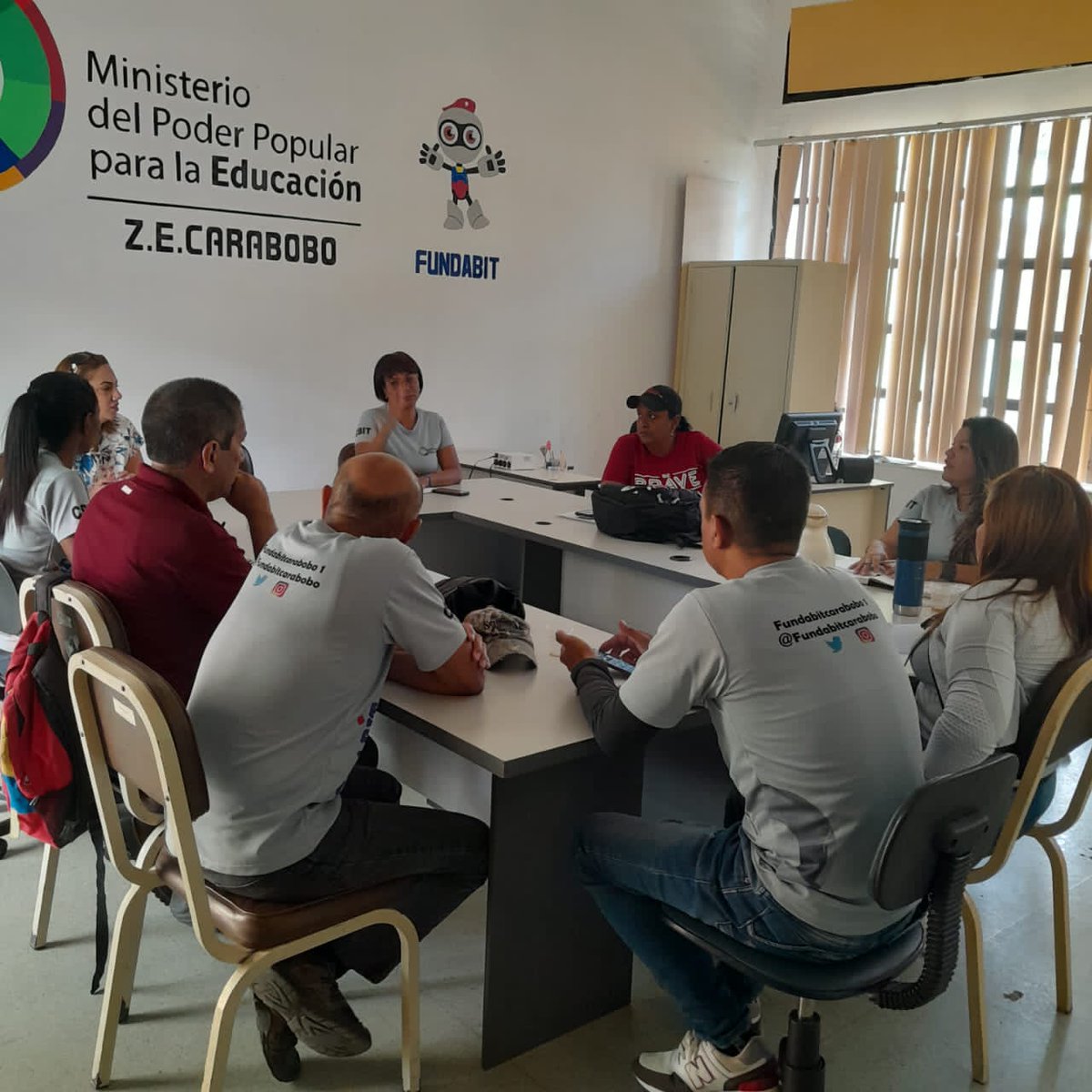 fundabitcarabo1's tweet photo. #FUNDABITCARABOBO  presentes en reunión con los tutores CBIT para planificar la aplicación del cuestionario por la Valoración Academica. Avanzando por una educación integral.
@_LaAvanzadora 
@xiomaluna 
@NicolasMaduro 
@Fundabit_ 
@ZeCarabobo https://t.co/lC9knxC0j5