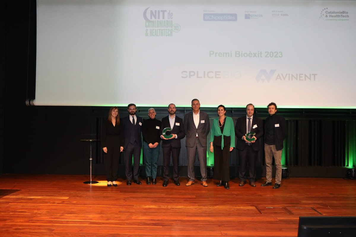 CataloniaHealth's tweet photo. 🏆 This year the #BioExit award recognises 2 companies for the milestones achived in 2022 in the health and life sciences sector in Catalonia #NitCataloniaBioHT

 @marionaserpag, Vicepresident of #CataloniaBioHT presents the award https://t.co/3Ucrn0k6jQ