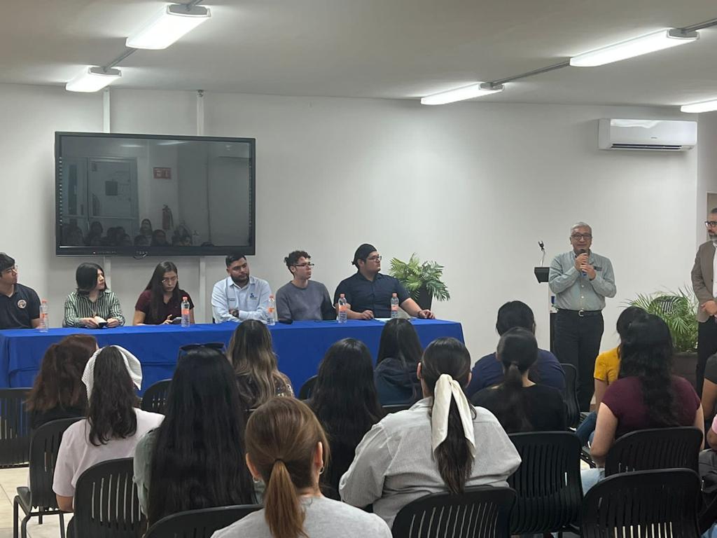 HermosilloUpn's tweet photo. Fomentando la escritura y lectura, se llevó a cabo la mesa de diálogo de primavera de letras, en la que participaron alumnos de la Universidad de Sonora, de la Normal Superior de Hermosillo y de nuestra Institución, en la cual se dieron lectura a textos poéticos y de narrativa. https://t.co/iVsxh5dmL2